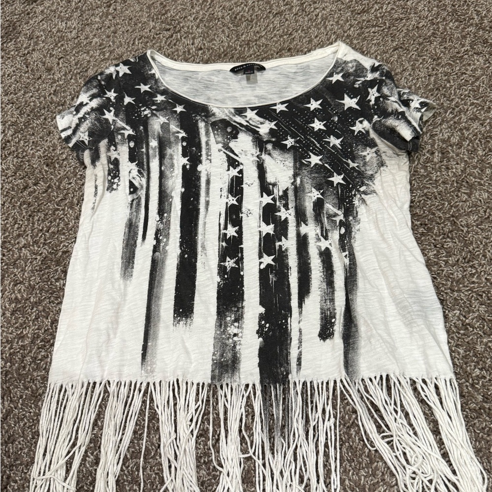 🍋‍🟩Rock & Republic Black and White Star Fringe Tee